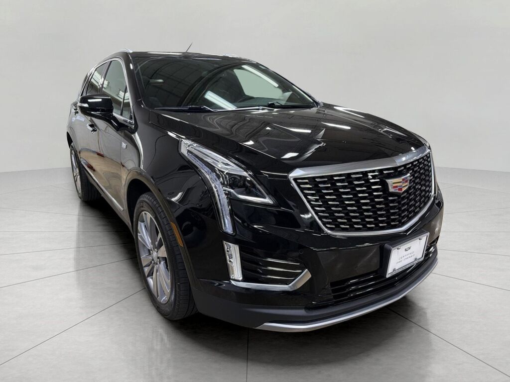 2025 Cadillac XT5 — photo 1 of 7