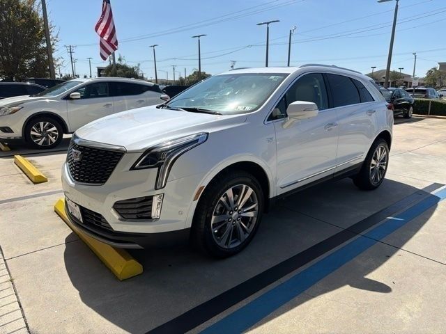 2025 Cadillac XT5 — photo 1 of 7