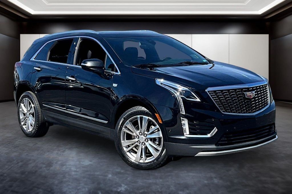 2023 Cadillac XT5 — photo 1 of 7