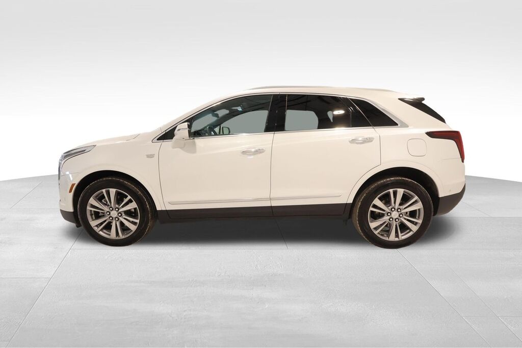 2025 Cadillac XT5 — photo 1 of 7