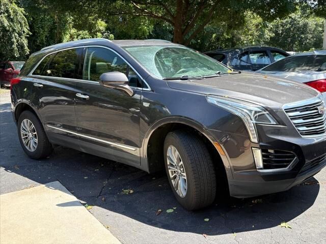 2017 Cadillac XT5 Luxury — photo 1 of 17