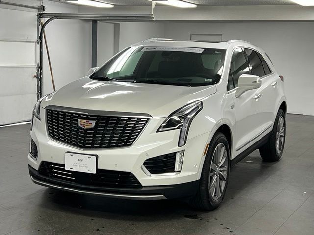 2025 Cadillac XT5 — photo 1 of 7