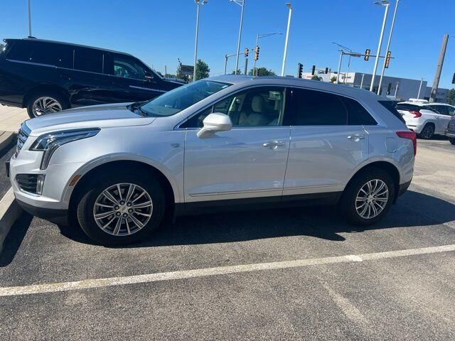 2017 Cadillac XT5 Luxury — photo 1 of 26