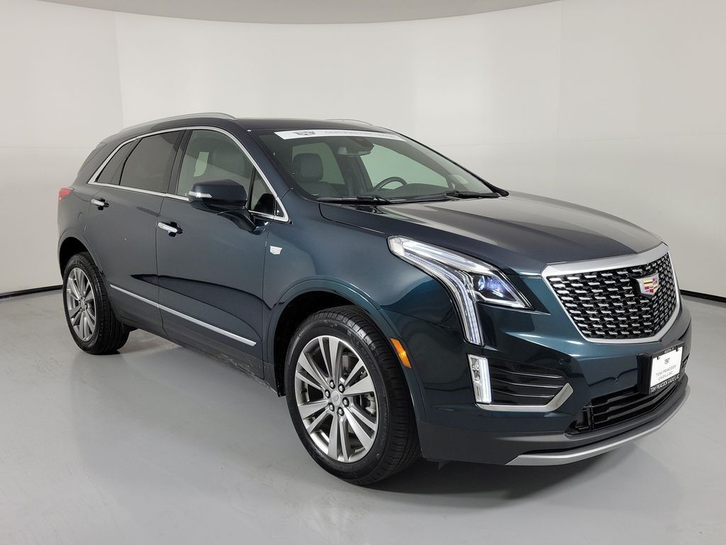 2025 Cadillac XT5 — photo 1 of 7