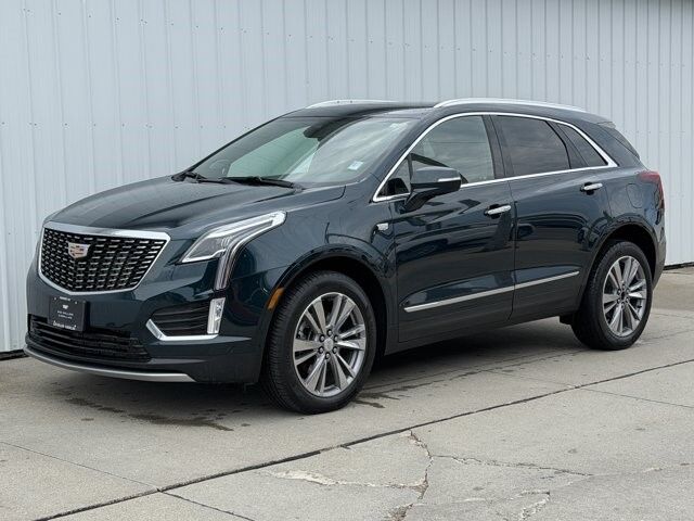 2025 Cadillac XT5 — photo 1 of 7