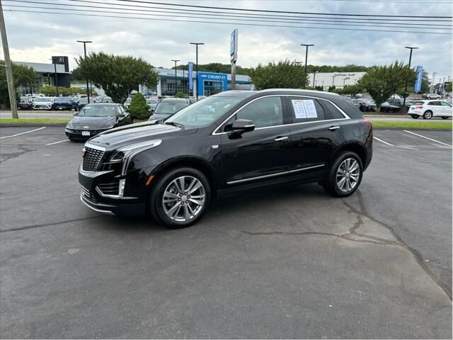 2025 Cadillac XT5 Premium Luxury — photo 1 of 13