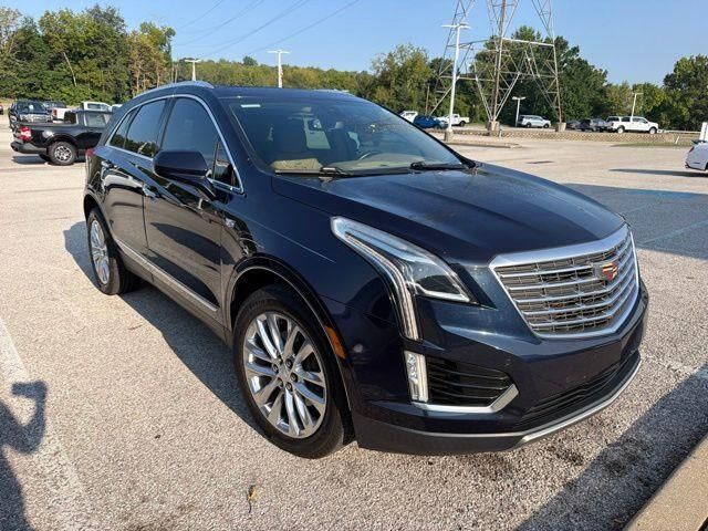 2017 Cadillac XT5 Platinum — photo 1 of 11
