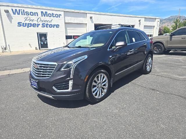 2018 Cadillac XT5 Platinum — photo 1 of 13
