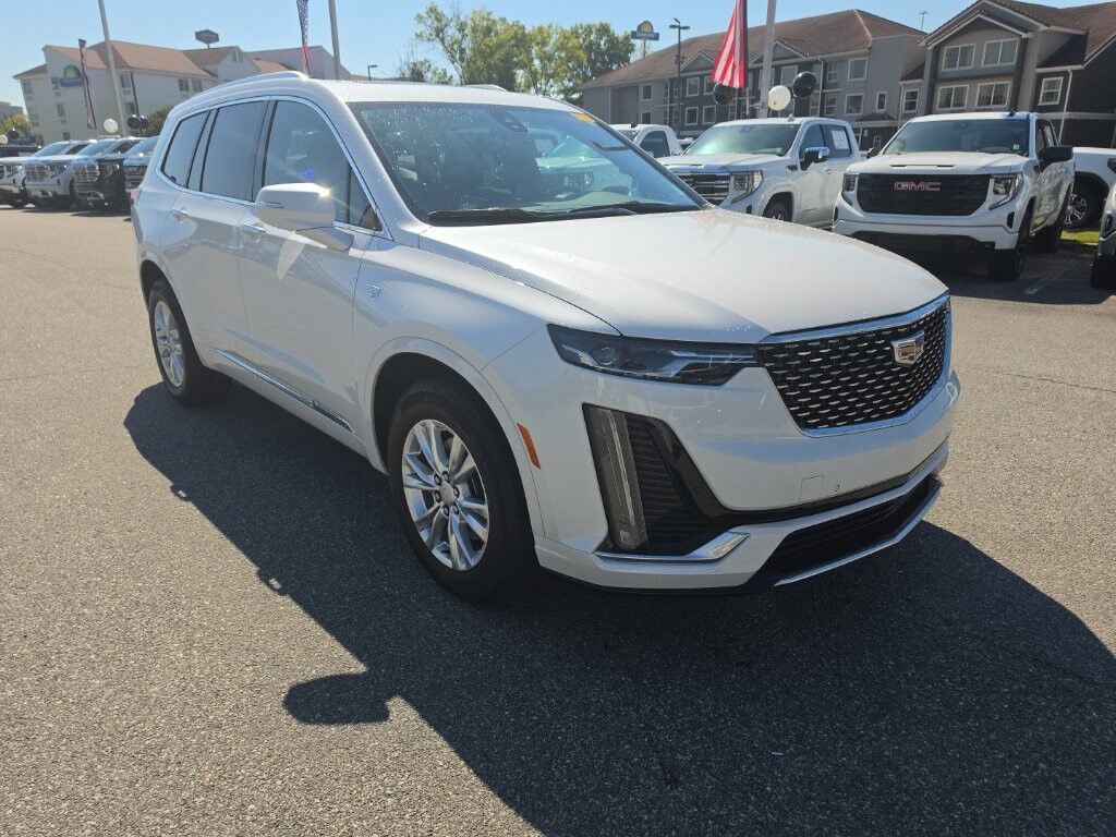 2025 Cadillac XT6 — photo 1 of 7