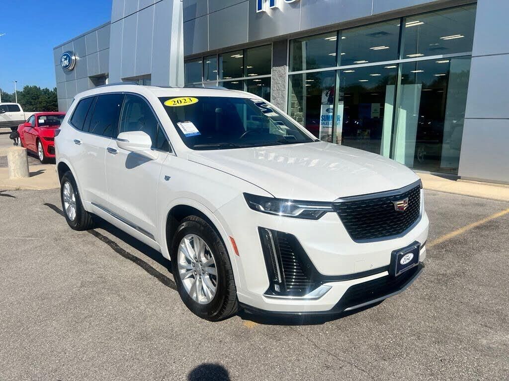 2023 Cadillac XT6 Luxury — photo 1 of 1