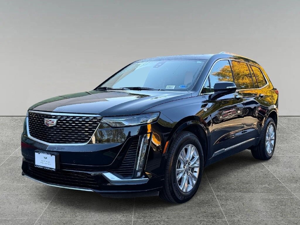 2025 Cadillac XT6 — photo 1 of 7