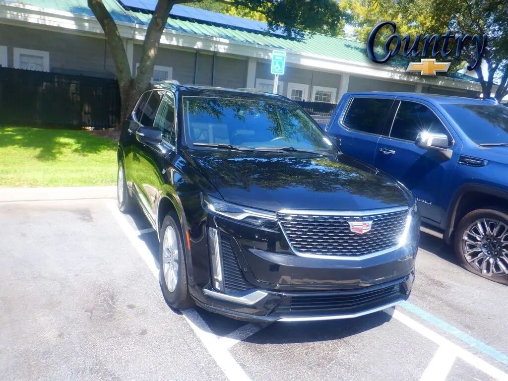 2024 Cadillac XT6 Luxury — photo 1 of 14