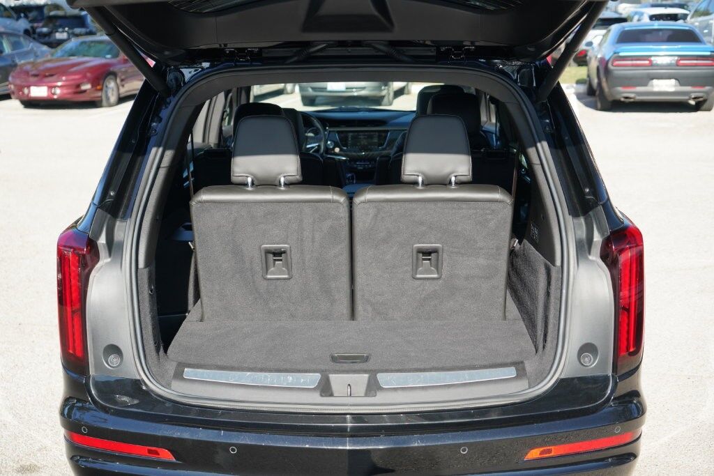 2025 Cadillac XT6 — photo 1 of 6