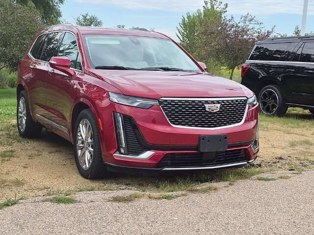 2021 Cadillac XT6 Premium Luxury — photo 1 of 6