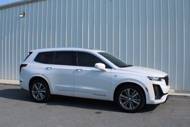 2025 Cadillac XT6 — photo 1 of 7