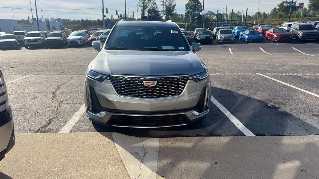2025 Cadillac XT6 Premium Luxury — photo 1 of 8