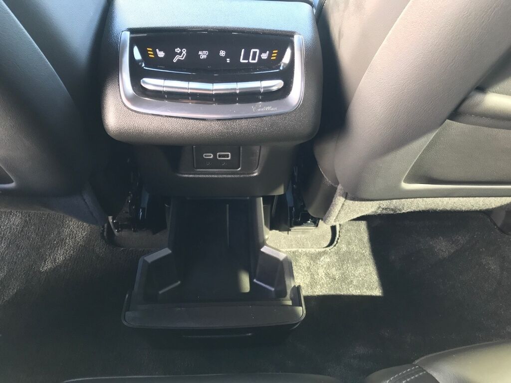 2025 Cadillac XT6 — photo 1 of 7