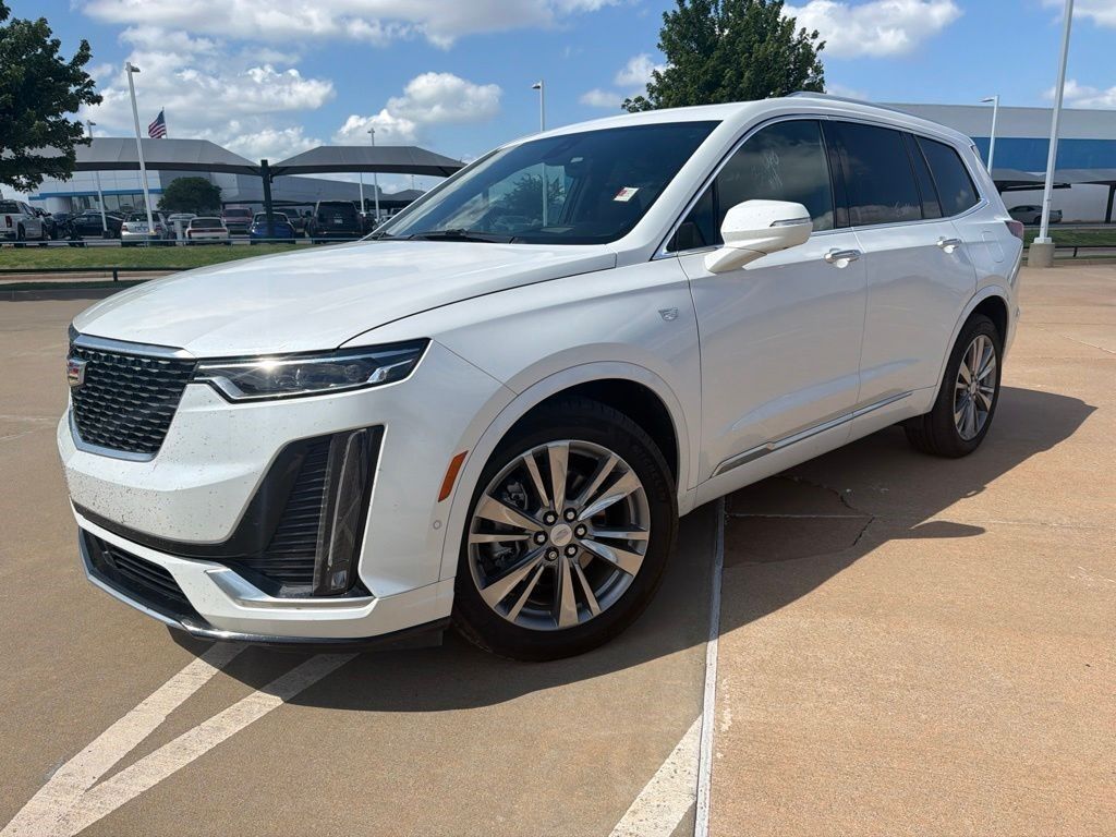 2025 Cadillac XT6 — photo 1 of 7