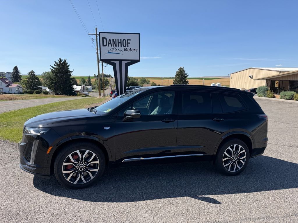 2025 Cadillac XT6 — photo 1 of 6