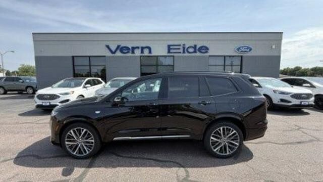 2024 Cadillac XT6 Sport — photo 1 of 1
