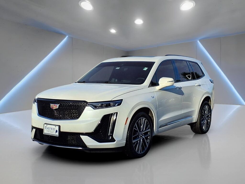 2024 Cadillac XT6 — photo 1 of 6