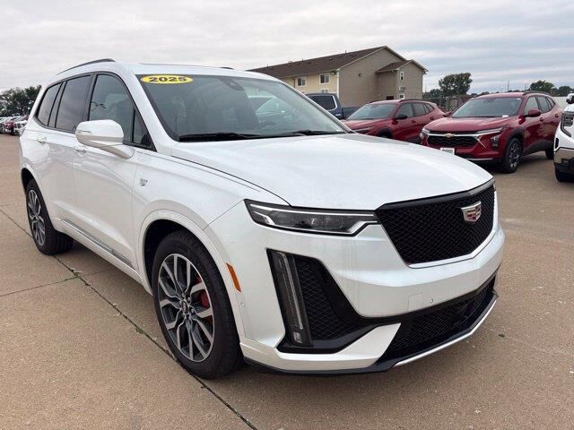 2025 Cadillac XT6 Sport — photo 1 of 13