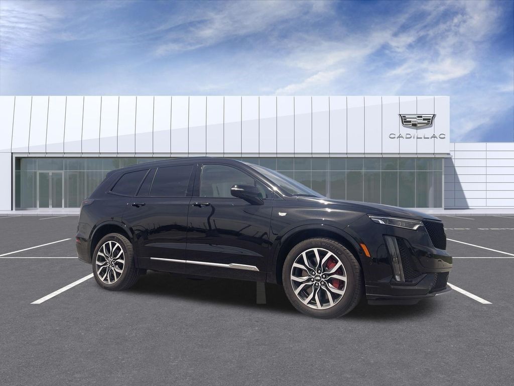 2025 Cadillac XT6 — photo 1 of 7