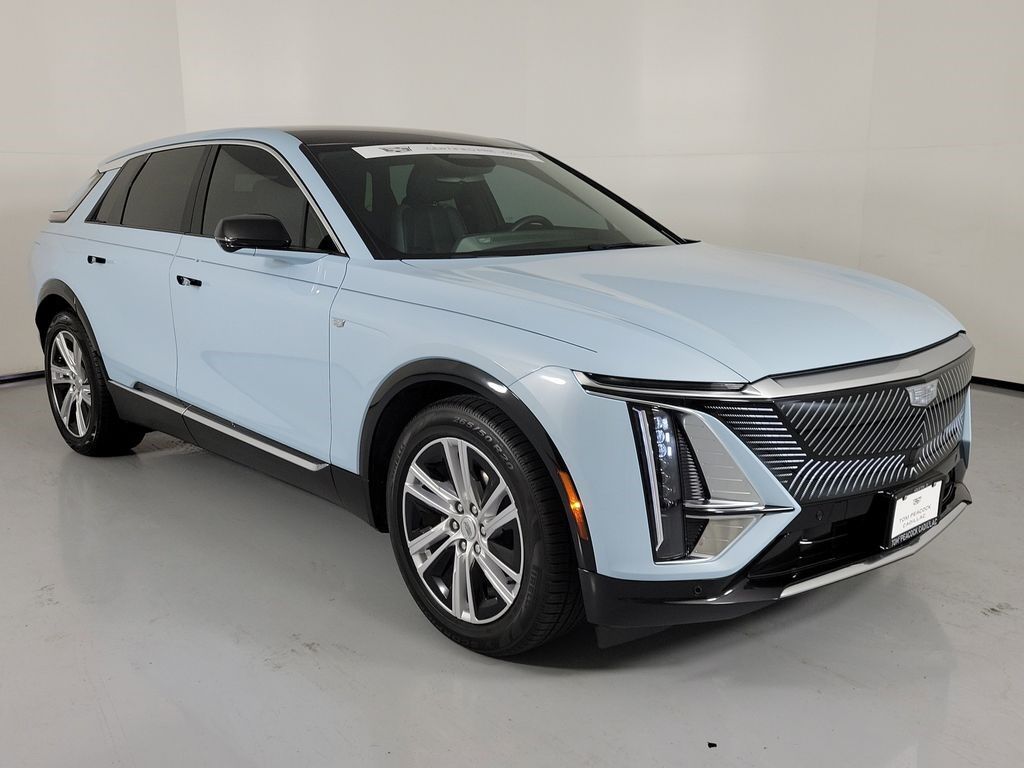 2024 Cadillac LYRIQ — photo 1 of 7
