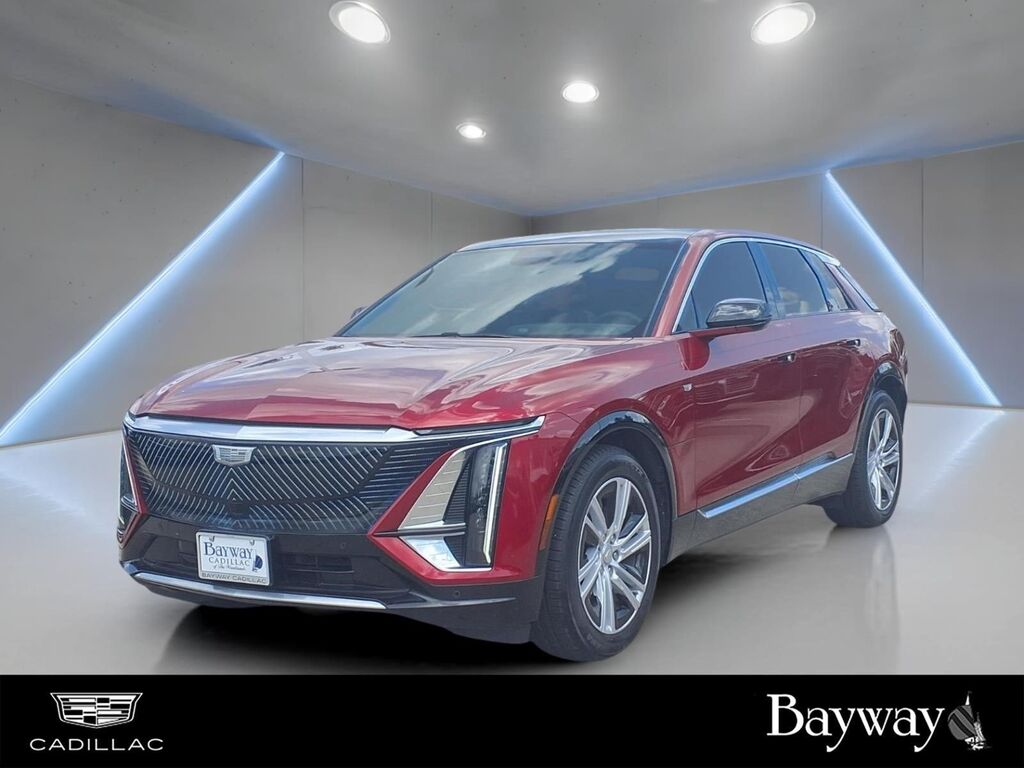 2024 Cadillac LYRIQ — photo 1 of 6