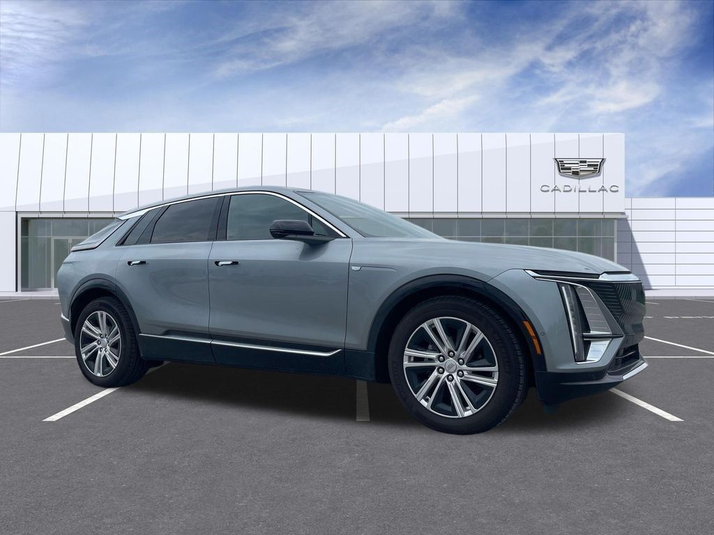 2024 Cadillac LYRIQ — photo 1 of 7