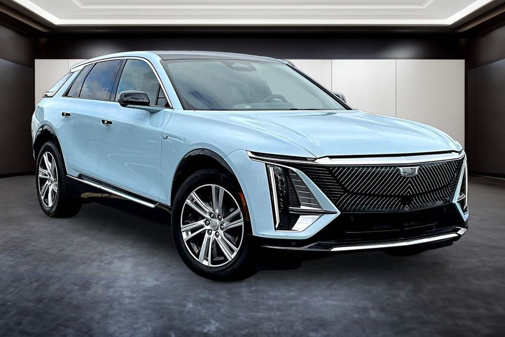 2024 Cadillac LYRIQ — photo 1 of 7