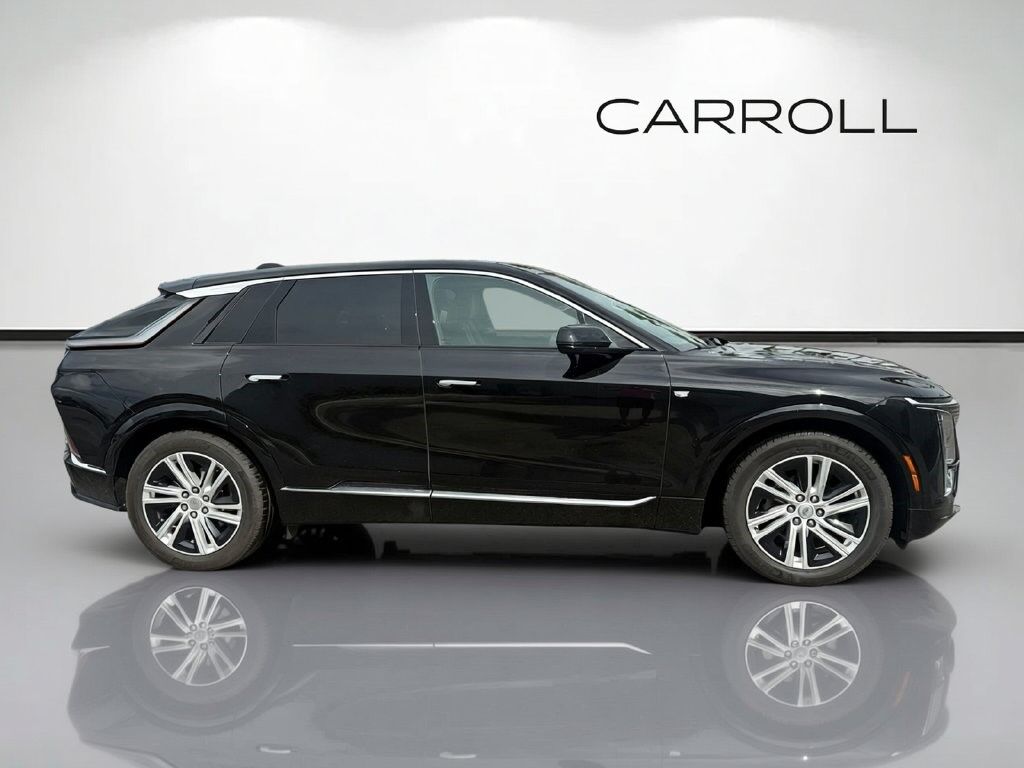 2024 Cadillac LYRIQ — photo 1 of 6