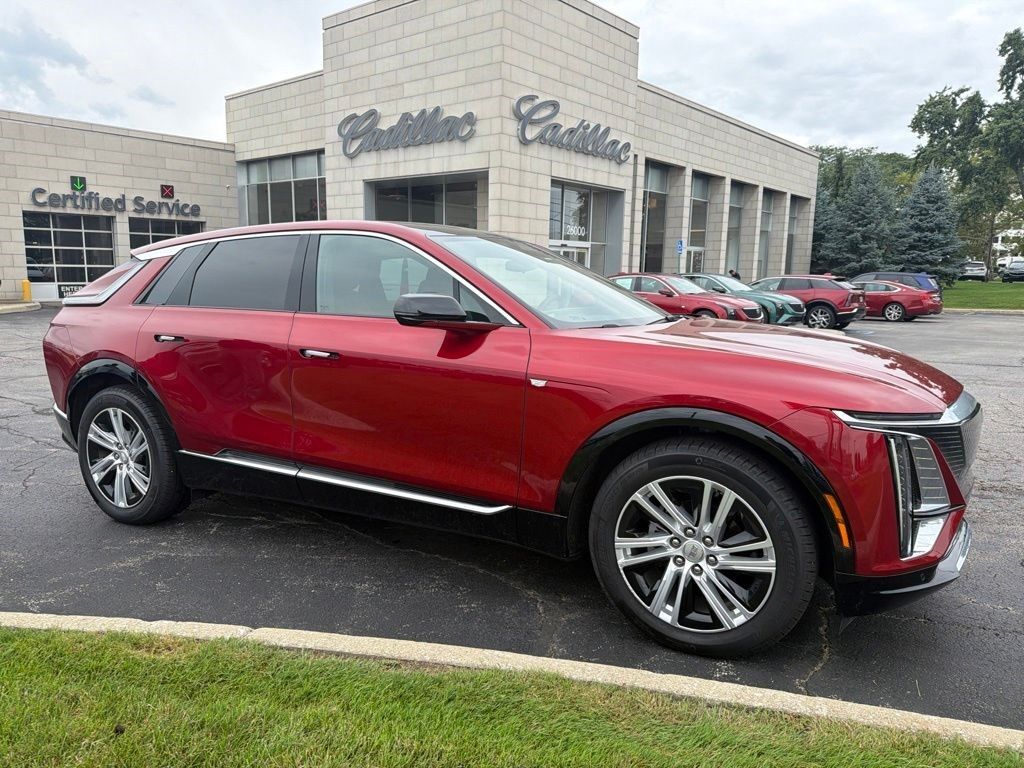 2024 Cadillac LYRIQ — photo 1 of 7