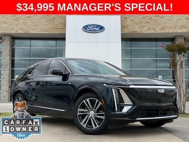 2024 Cadillac LYRIQ Luxury 1