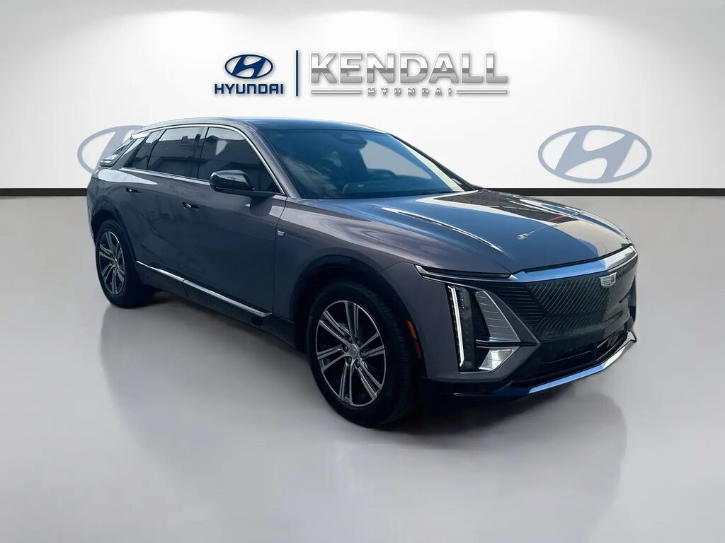 2024 Cadillac LYRIQ Luxury 1 — photo 1 of 13