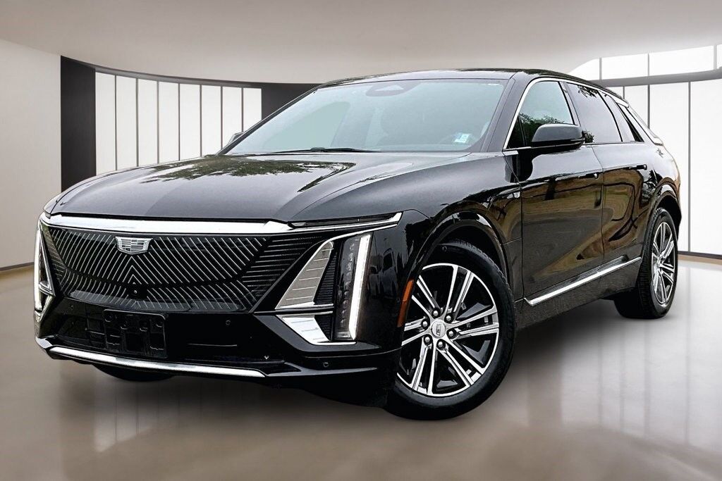 2024 Cadillac LYRIQ — photo 1 of 7