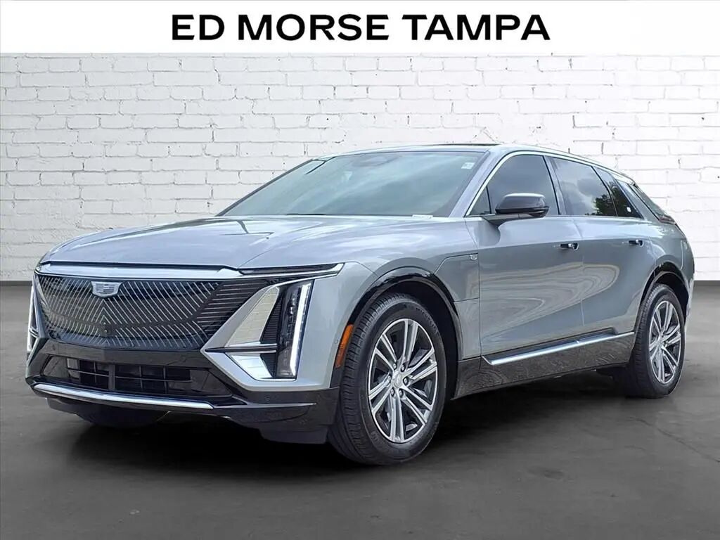 2024 Cadillac LYRIQ Luxury 1 — photo 1 of 13