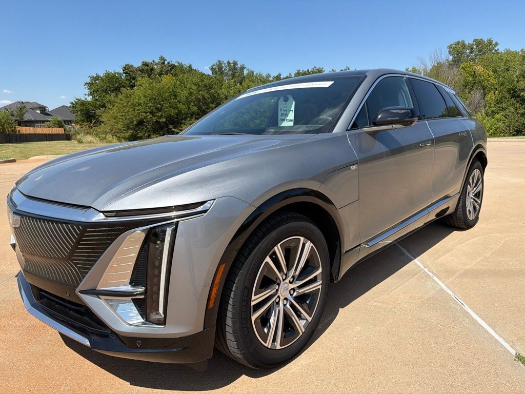 2024 Cadillac LYRIQ — photo 1 of 7