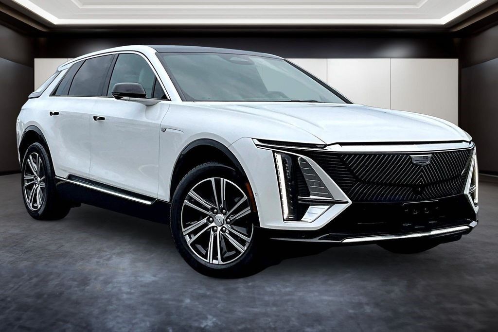2024 Cadillac LYRIQ — photo 1 of 7