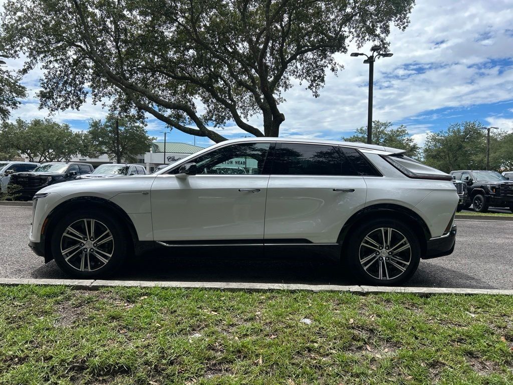 2024 Cadillac LYRIQ — photo 1 of 7