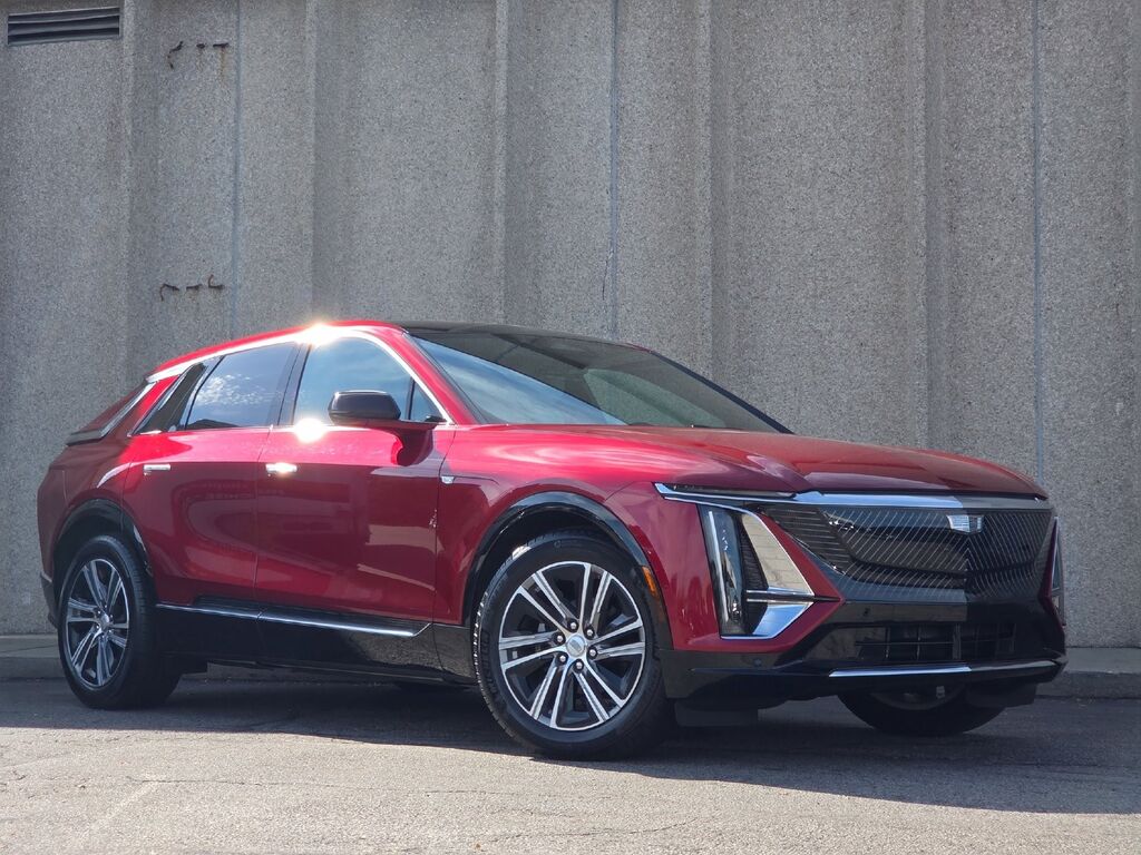 2024 Cadillac LYRIQ — photo 1 of 7