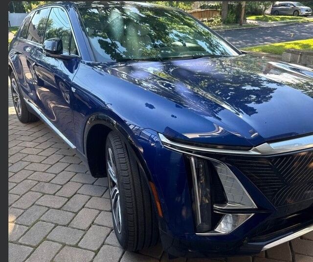 2024 Cadillac LYRIQ — photo 1 of 7