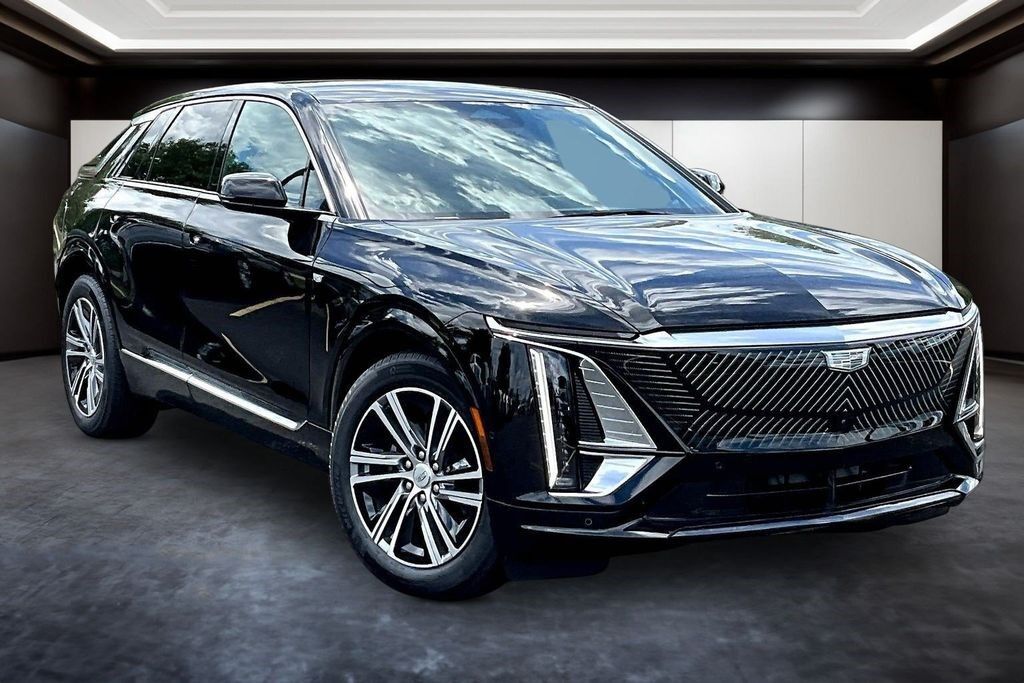 2024 Cadillac LYRIQ — photo 1 of 7
