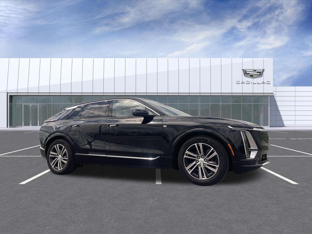 2024 Cadillac LYRIQ — photo 1 of 7