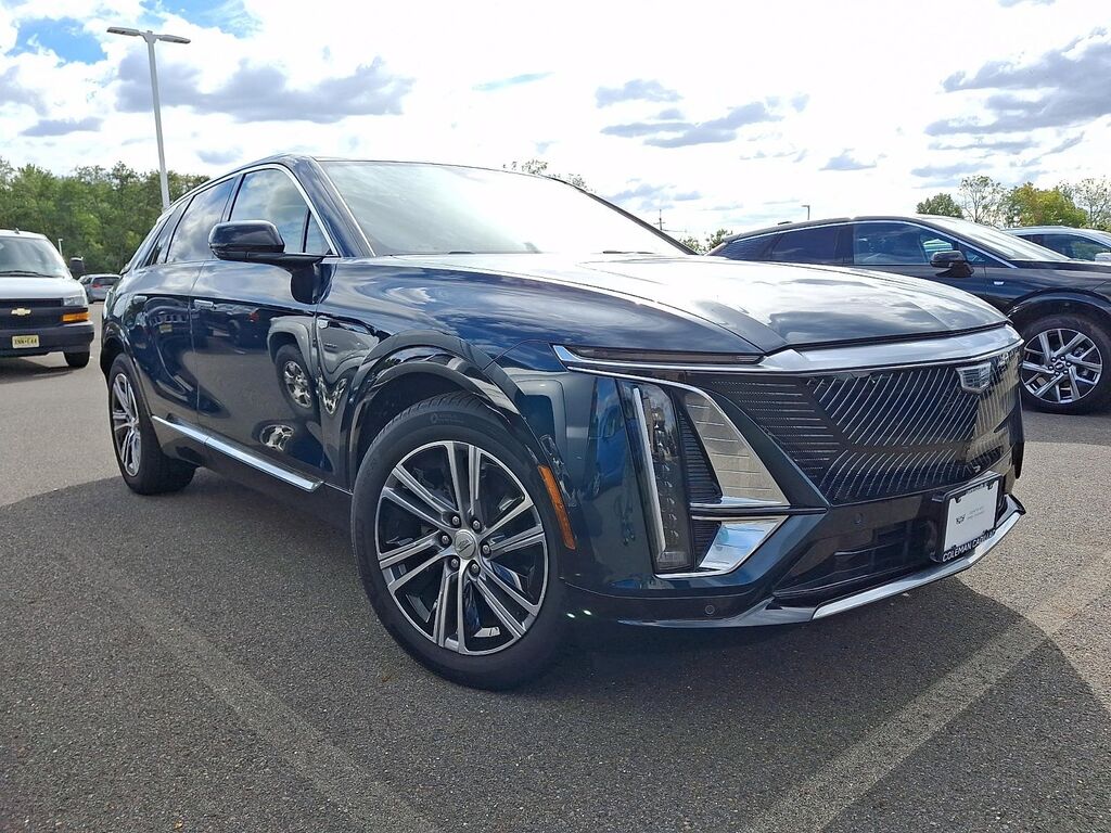 2024 Cadillac LYRIQ — photo 1 of 7