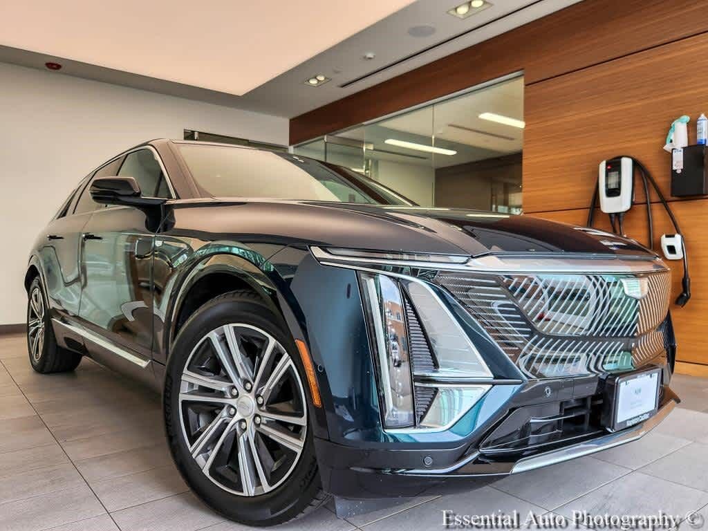 2024 Cadillac LYRIQ — photo 1 of 5