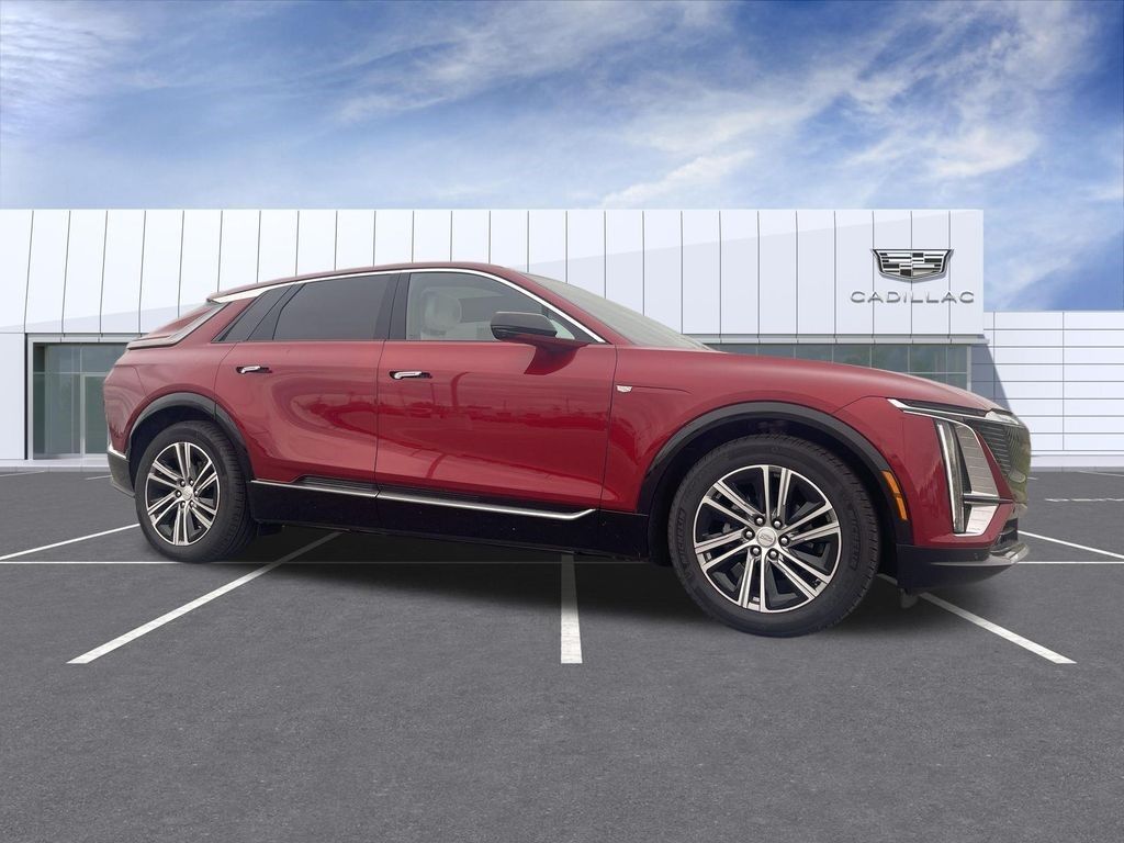 2025 Cadillac LYRIQ — photo 1 of 7
