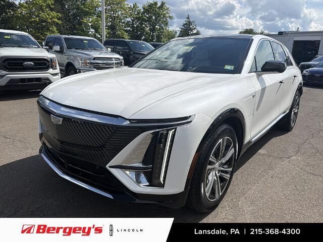 2024 Cadillac LYRIQ Luxury 2