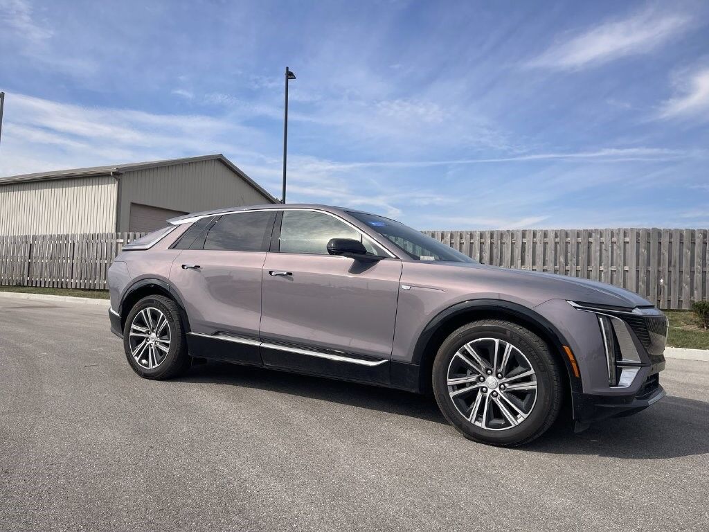 2024 Cadillac LYRIQ — photo 1 of 7