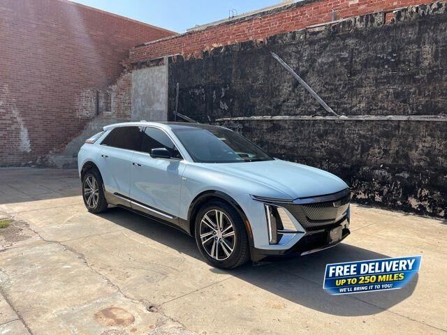 2024 Cadillac LYRIQ Luxury 2